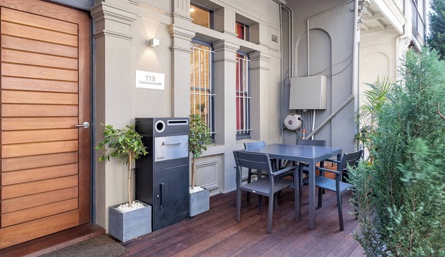 Huge Inner City Mansion, 8 Beds, 2 Bathrooms, A/C. Near Opera House - 7 mins