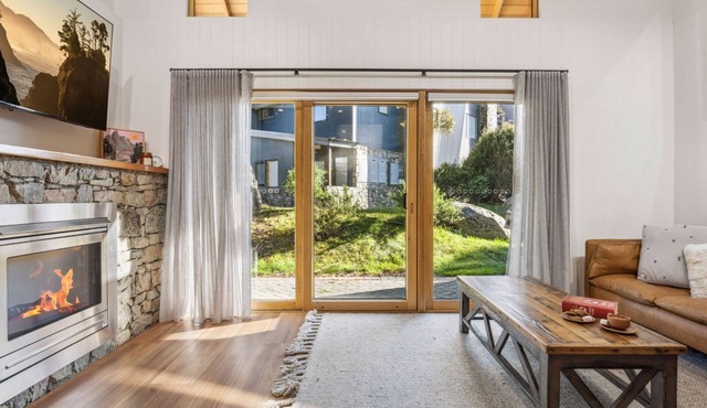 Ice 3 a stylish ski chalet steps from the slopes