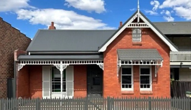 Immaculately renovated cottage in the centre of town