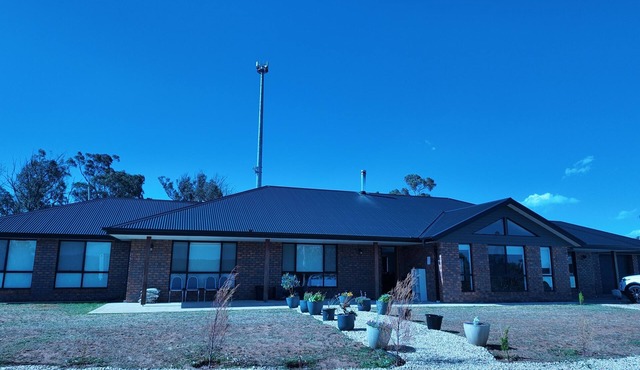 Janaki Farmhouse - Top of Hill at Cooma (NBN Tower)
