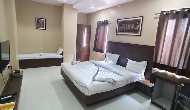 Kanha Hotel & Resort