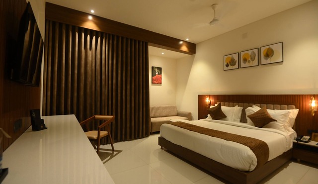 Kings Kraft Tremezzo Inn Somnath