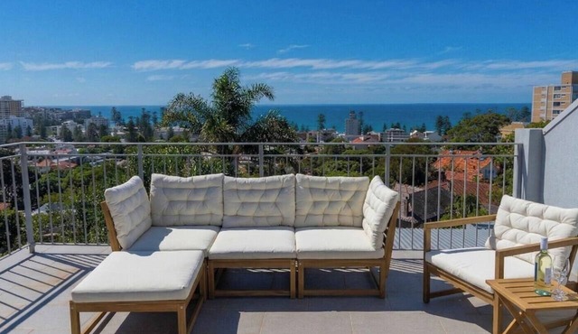 KozyGuru | Manly | Top-Floor Panoramic Seaview Gem