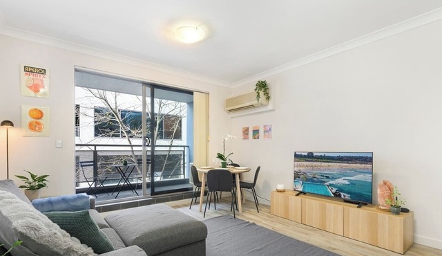 KozyGuru | Redfern | Vibrant Cityside Retreat