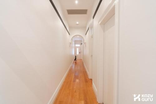KozyGuru | Rose Bay | 3BR Steps to Beach + Parking