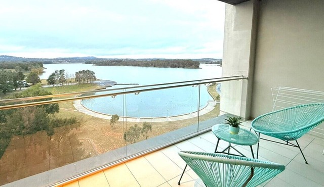 Lake view 1bed with car parking walk to westfield