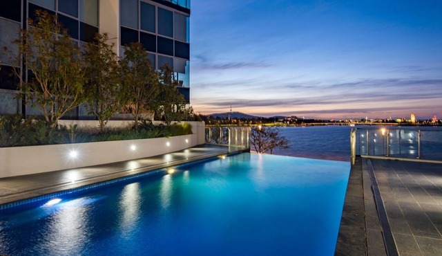 Lakefront Retreat with Stunning Views