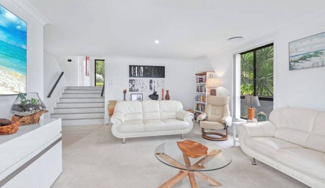 Large home with panoramic view only minutes to beaches, golf course estate