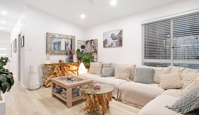 Lavender Cottage - Garden Retreat with Jacuzzi Oasis in St Georges Basin