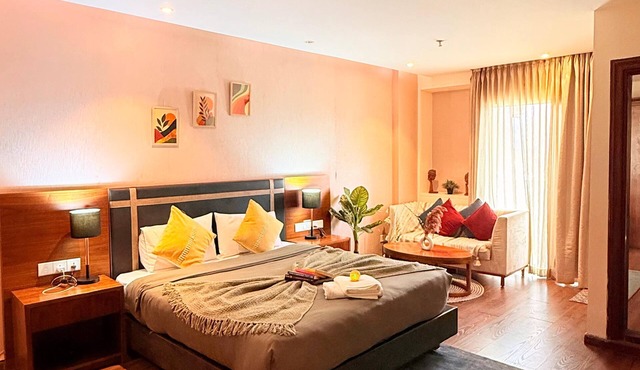 Lux Loft Studio w/Balcony in Gurgaon with Pool Access