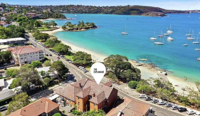Luxe-coastal Balmoral Beachfront