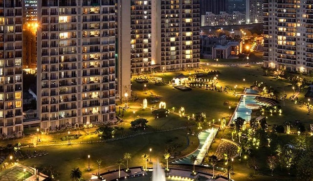 Luxurious 3bhk Apartment in Gurgaon With City and Garden Views