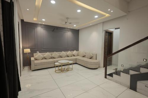 Luxury 3BHK Villa with Bathtub And Penthouse