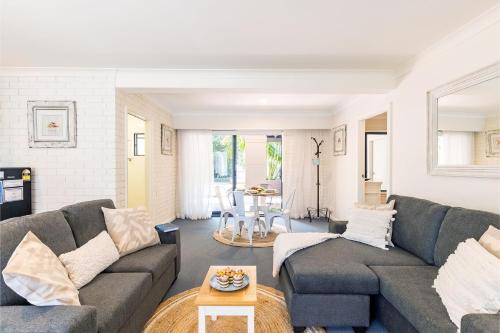 Maestral II - Beachside Villa with Private Garden