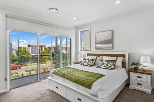 Marina Escape - Contemporary Coastal Living