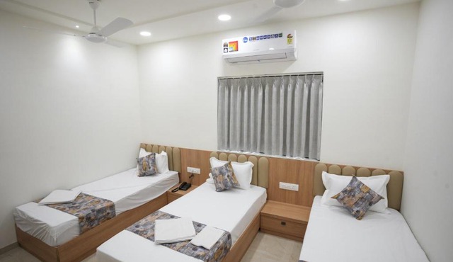 Maruti Grand Hotel