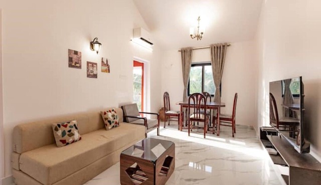 Modern 1BHK Condo | W/S. Pool | 2m. Walk To Beach