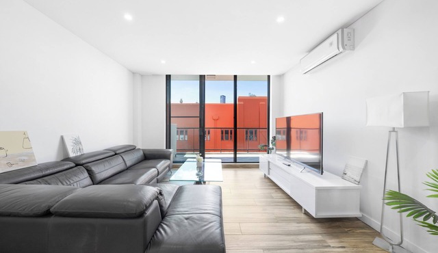 Modern 2BR Apt w Parking | Walk to ICC & CBD