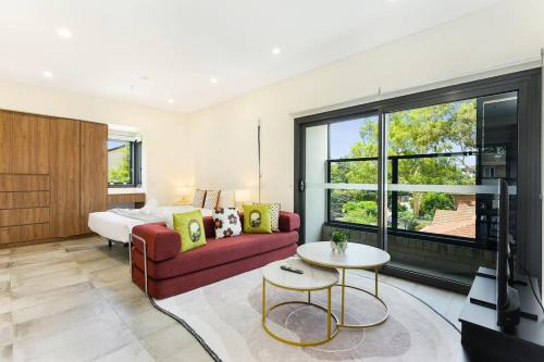 Modern Marrickville Studio 10 Min Walk to Train