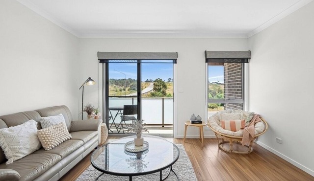 Modern Townhouse in Wright with Mt Stromlo Views