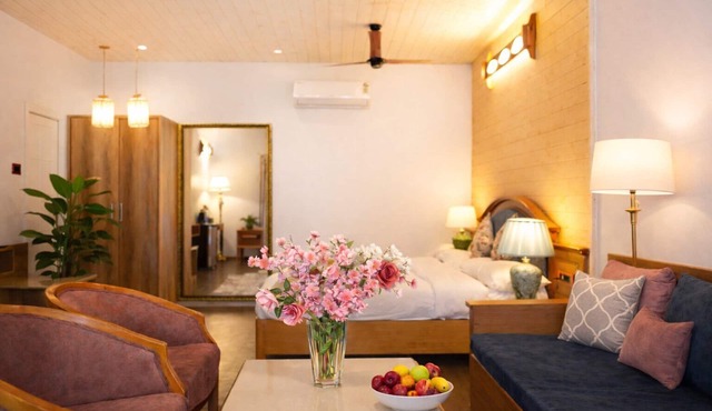 Neelesh Inn - Luxury Lake View Hotel With Swimming Pool On Bhimtal Lake