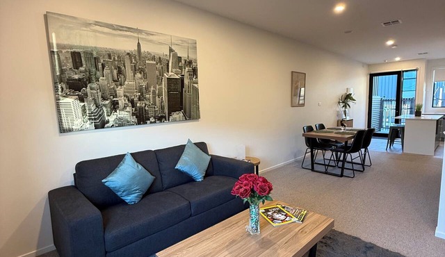 New large 3BR,3bathrms townhouse in Gunghalin, mountain views,central location