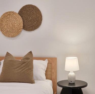 Nomadic 2 bedroom Apt in Burwood near everything