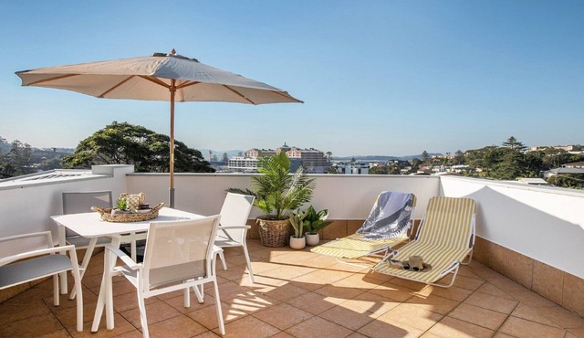 Ocean views and an easy walk to Terrigal, beach, boutique shops and eateries
