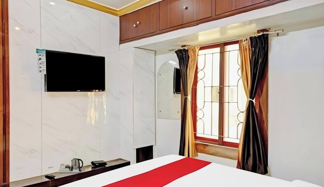 Om Shanti Guest House - Near Ruby General Hospital and Science City