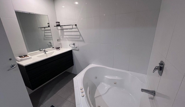 One Bedroom Deluxe Spa Apartment