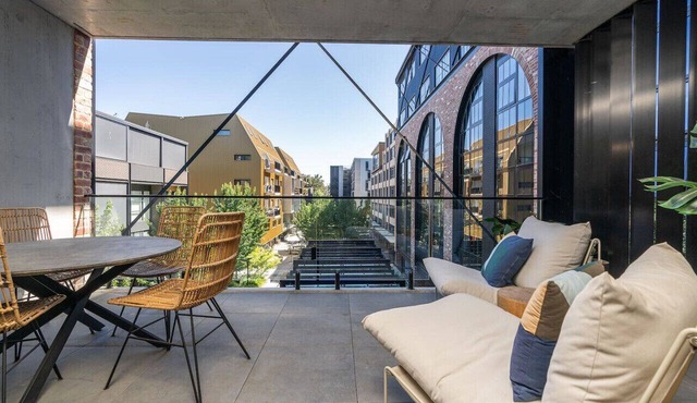 Onyx Apt · Onsite EV Charger · 5mins to Foreshore