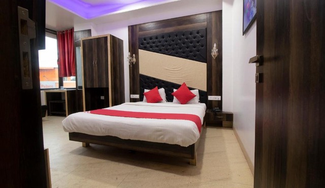 OYO Flagship 43003 Hotel Sai Plaza