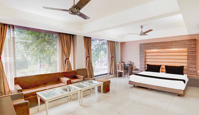 Palette Hotel Nisarga Bhopal