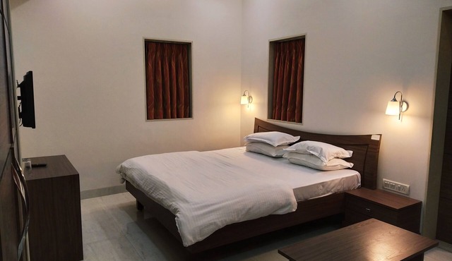Pals Hotel