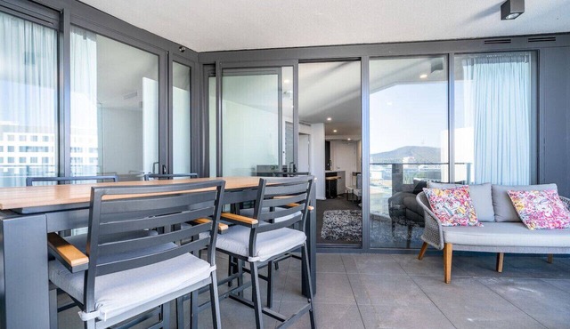 Park Avenue Apt in the Heart of the City