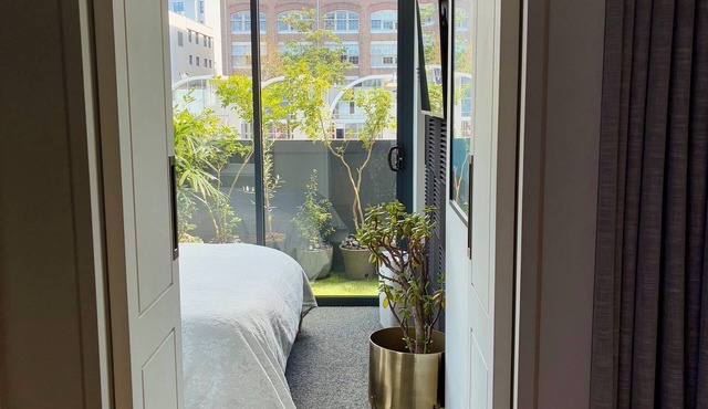 Peaceful Luxury Surry Hills Apartment with office