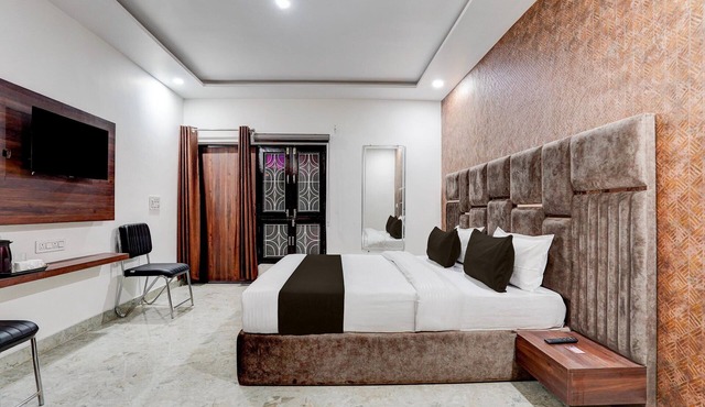 Premium Neelam Hotel
