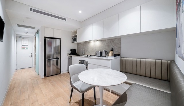 Prime Paddington Apartment with Parking Near CBD