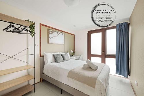 Quaint Double Room - Private Spot at Milperra - Shared Bathroom