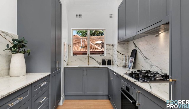 Renovated Apartment Five Minutes to Ferry