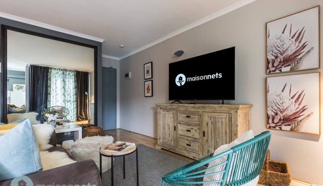 Roomy Studio With Balcony & Parking