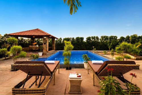 Royal Green Farm Pet-friendly 2-BHK Countryside Farmhouse with Private Pool, Gazebo and Garden