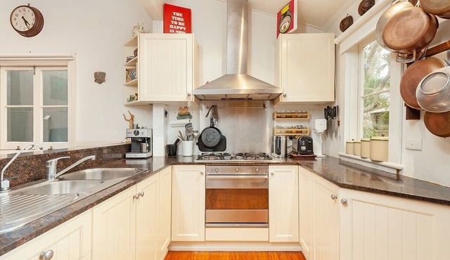 Rozella Charming Cottage