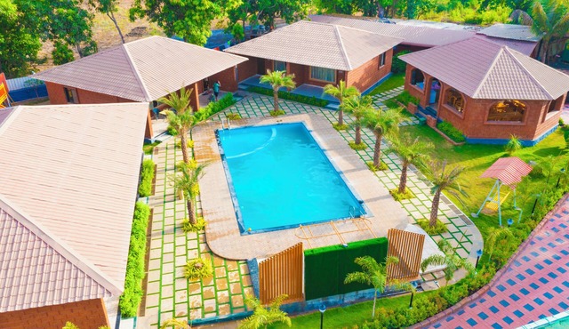 S R Resort