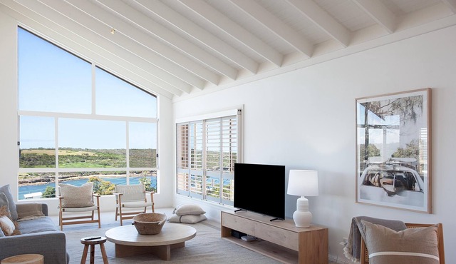 Salt at Malabar (ISYD) - 4 bedroom beach house with stunning ocean views