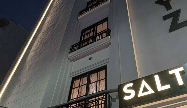 Saltstayz Premier- Sector 15 Noida