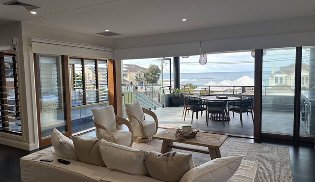 Seqa Na Leqa - BRAND NEW - Sleeps 8, Blue Bay Beach, heated plunge pool