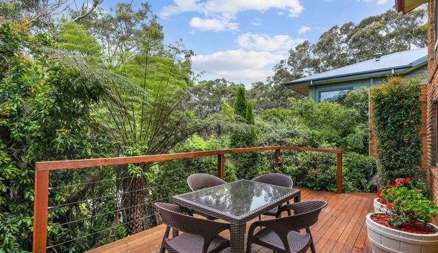 Serene Mountain Haven with Scenic Balcony Garden