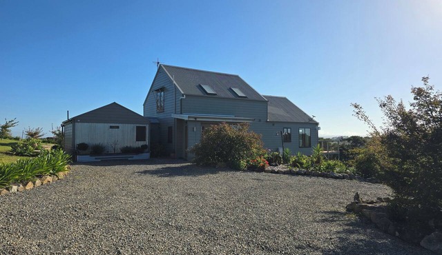 Sharjon | Luxury Country Retreat with Panoramic Mountain Views near Braidwood