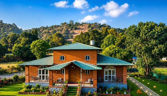 SK Brownstone Villa Mahableshwar Luxurious 5-bedroom villa with AC, WiFi